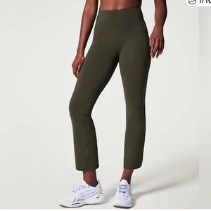 SPANX Booty Boost Flare Leggings in Classic Black- ankle length